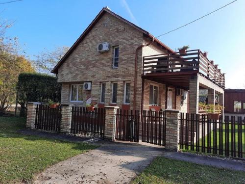 Nagybaracska House | Experience Comfort at Ponty-Poronty Vendégház - 9/10 Rated