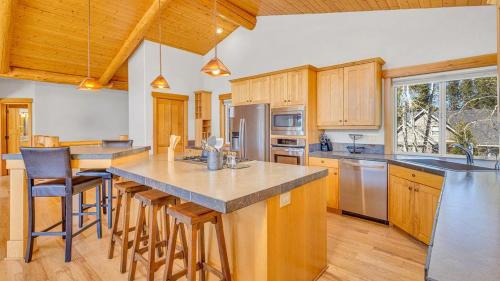 Three Rivers House | Relaxing Stay at Pony Express 7: Pool and Hot Tub Awaits