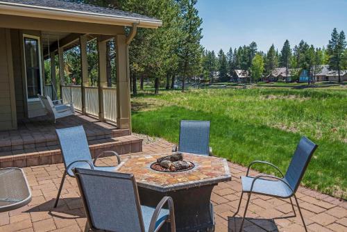 Three Rivers House | Experience Pony Express: 4-Star Hotel with Pool & Breakfast
