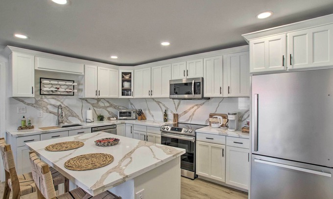 Apache Junction Condo | Scenic Apache Junction Condo with Pool and Mountain Views
