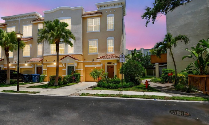 Sun Bay South House | Pool Access, Patio & BBQ, Family & Pet Friendly