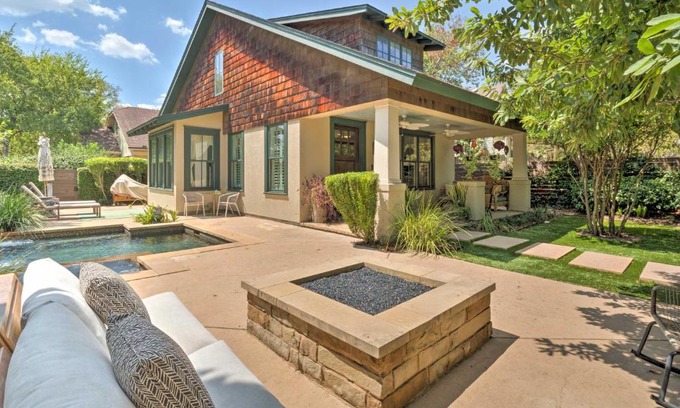 Bouldin House | Relaxing Austin Retreat with Pool and Hot Tub Amenities