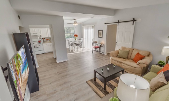 Arlington House | Relaxing Poolside Retreat Near JU and Downtown Attractions