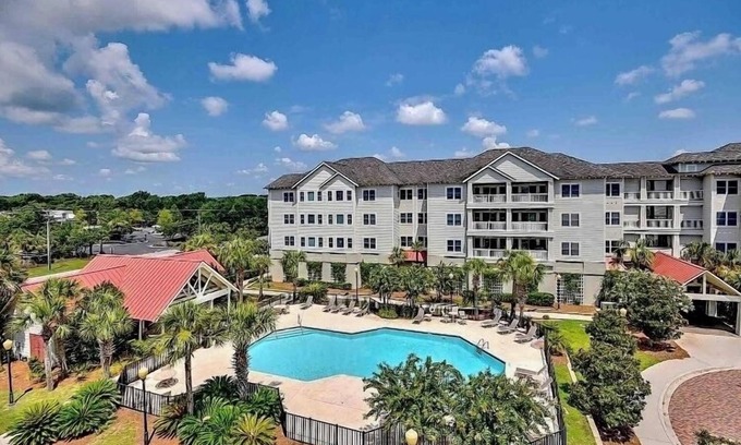 Charleston Condo | Relaxing Monthly Stay: Pool, Ocean View & Free Parking