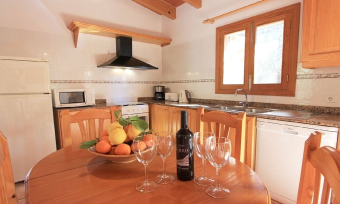 Es Palmer House | Relaxing Pool Finca Ines B: WiFi, Kitchen & Spa Access