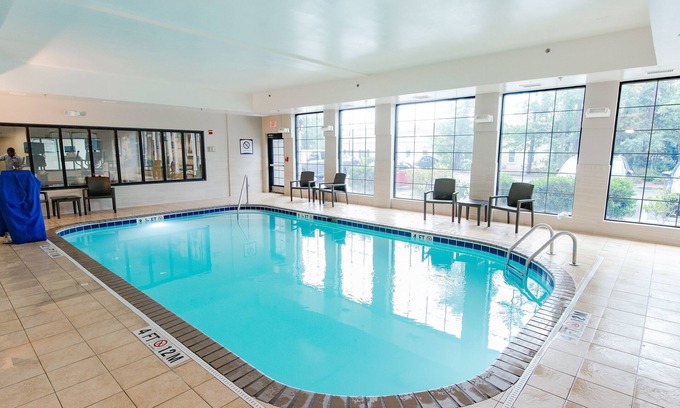 Wilmington Condo | Ideal Groups Retreat: Pool, Gym & Breakfast Near the Beach