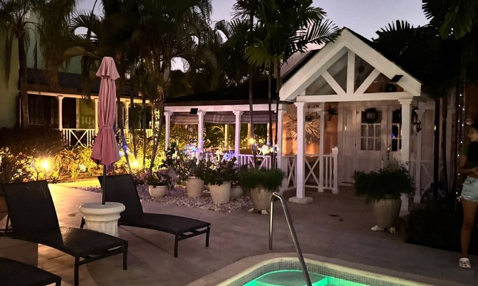 Porters Villa | Idyllic Oceanfront Villa with Pool & Spa - Guest Rated 9.8