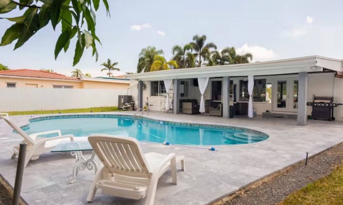 West Little River House | Exceptional N.Miami Beach Pool Home for Family Gatherings