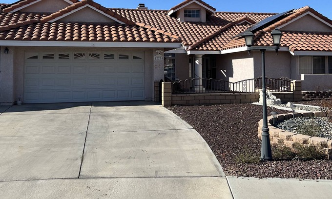 Apple Valley House | Pool home w/ lots of games & toys + Tesla Charger
