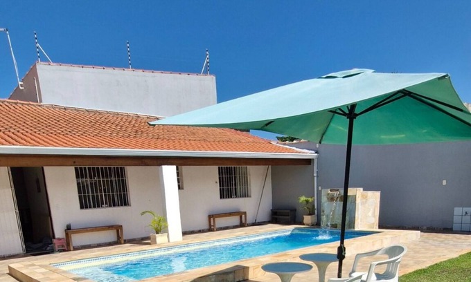Balneario Gaivotas House | Pool house 2 minutes from the sea with large backyard