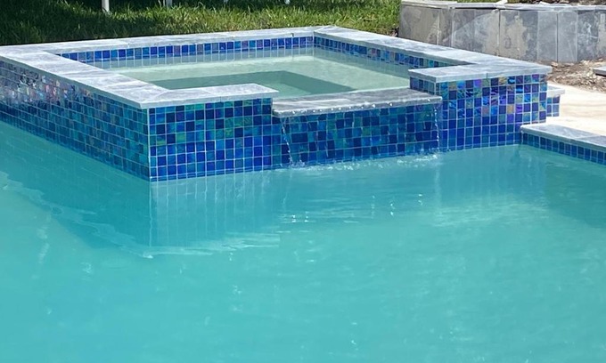 Florida Gardens Apartment | Perfect Getaway: Pool House with Hot Tub & Fire Pit