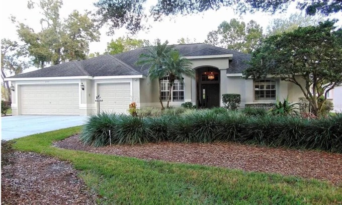 Plant City House | Relaxing Pool House Near Beaches and Shopping with King Bed
