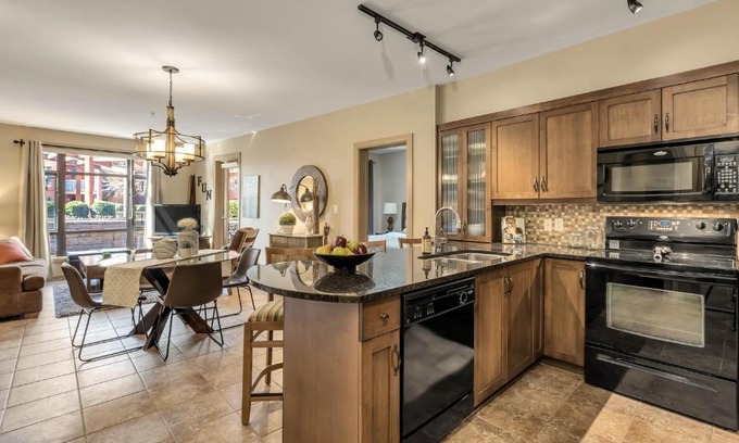 South Pandosy Apartment | Stylish 3-Bedroom Pool Level Suite at Fabulous Resort