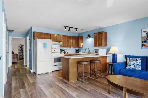 Surfside Beach House | Oceanview Retreat: Pool Overlook 11D GCR, Rated 10/10
