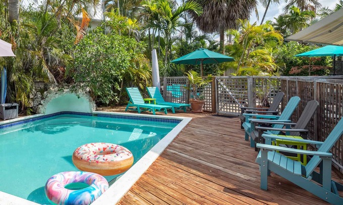 Old Town Apartment | Unforgettable Stay at Sunnyside Up | Pool & Ocean Views