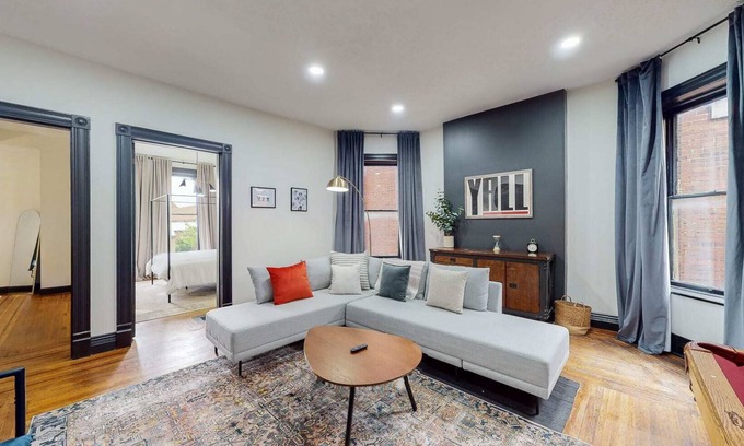 Old Louisville Apartment | Inviting 2nd Floor Suite with Pool Table near Churchill Downs