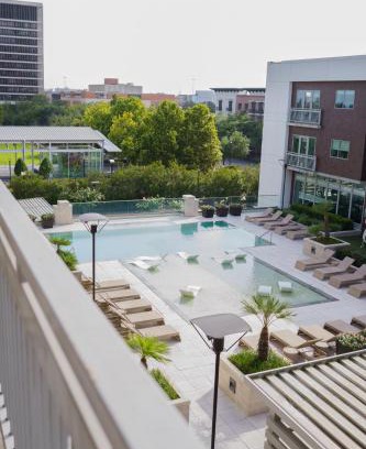 Midtown Apartment | Pool View Downtown Near Stadiums