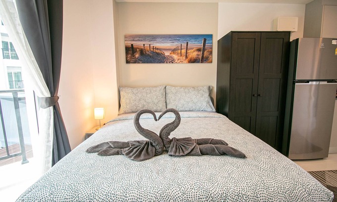 Kram Condo | Cozy Beachfront Studio at Mantra with Pool & Breakfast