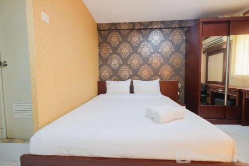 Kebagusan Apartment | Cozy Pool View Studio at Kebagusan City Apartment