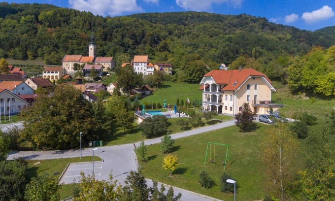Pisece Apartment | Relaxing Pool Villa Silva Marija - Pet Friendly Retreat