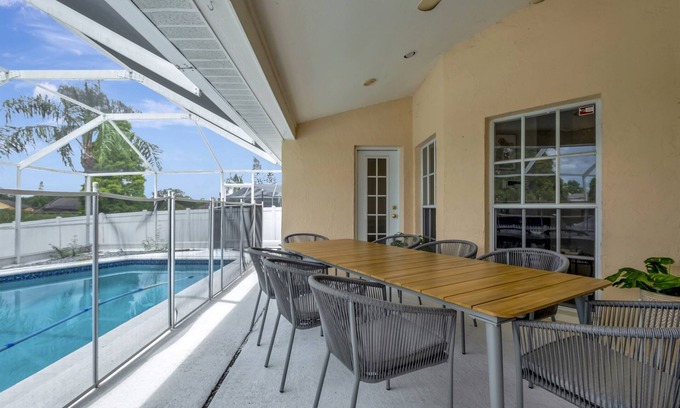 Boyette Springs House | Idyllic Waterfront Lake Retreat with Pool & Spa Amenities