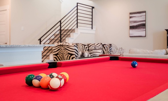 Wellborn House | Modern College Station Townhome with Pool & Pet-Friendly Options