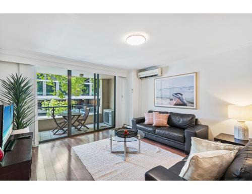Pyrmont Apartment | Relaxing Poolside Retreat Steps from City Centre