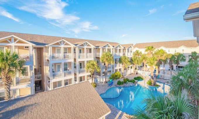 Corpus Christi House | Poolside Canalside Standalone 3BR 3.5BA @The Breezeways across from Balli Beach