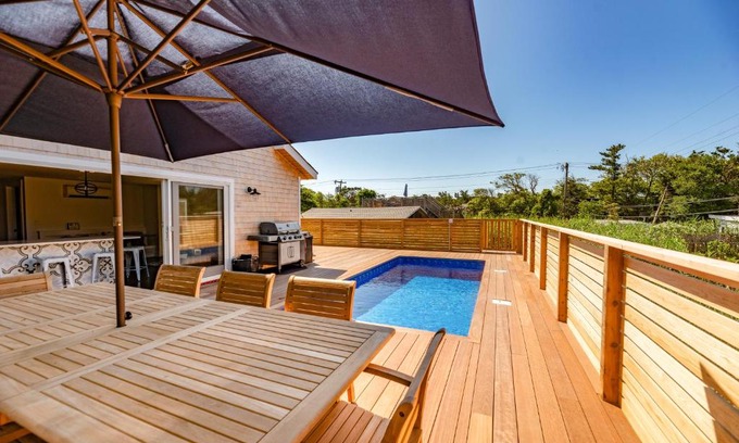 Ocean Bay Park House | Elegant Poolside Chic Retreat by the Sea - 4 Star Experience