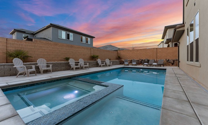 Washington House | Unforgettable Poolside Retreat with Private Amenities for 20
