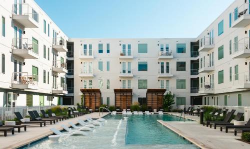 Windsor Park Apartment | Poolside Luxury 1BR w Private Patio