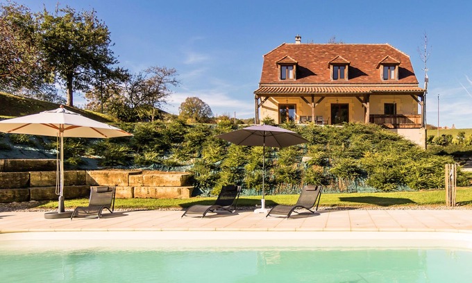 Montignac Villa | Elegant Villa with Pool Near Montignac - Rated 10/10