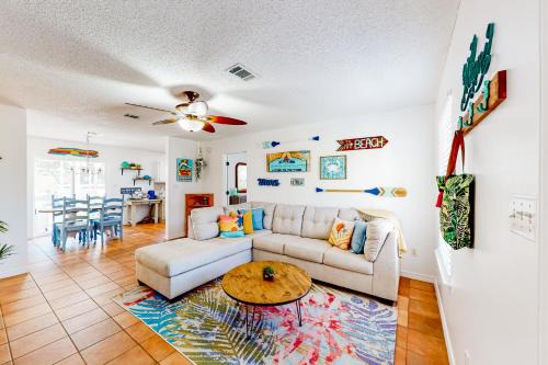 Navarre House | Relax at Poolside Palms Paradise - 4-Star & Pet Friendly!