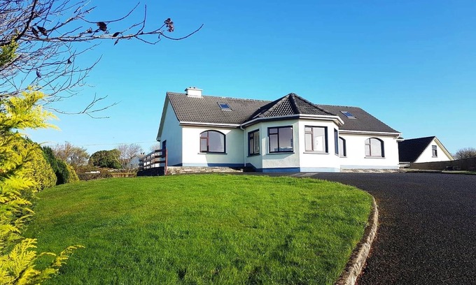 Inverin Ski Chalet | Experience Pooreen House with Atlantic Ocean Views & Breakfast