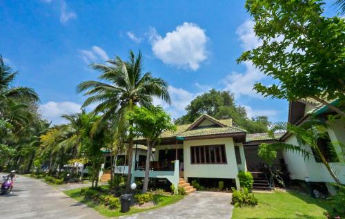 Maret House | Relaxing Getaway at Poowadee Resort with Ocean View