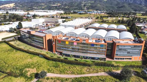 Tocancipa Hotel | Vibrant Pop Art Hotel Tocancipá with Spa & Pool Access