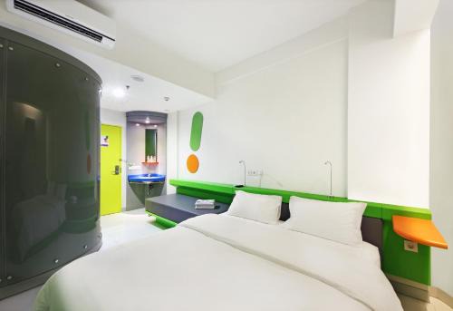 Serpong Hotel | Budget-Friendly POP! Hotel BSD City Tangerang for Families