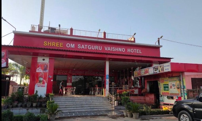Meerut Hotel | Budget-Friendly Stay at POP Om Satguru Vaishno Hotel