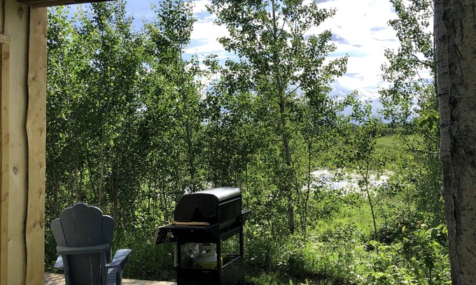 Plantagenet Cabin | Inviting Poplar Cabin at Mariposa Farm with Breakfast & Kitchen