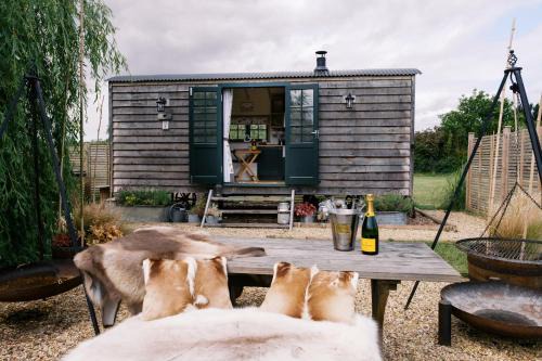 Redmile House | Poppie's Shepherds Hut at Shepherds Lodge Retreat and Wellness