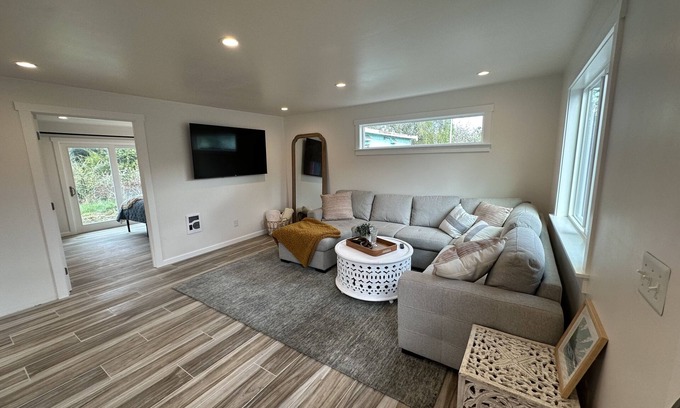 Crescent City Apartment | Tranquil Poppies Coastal Cottage: Guest Rated 10/10
