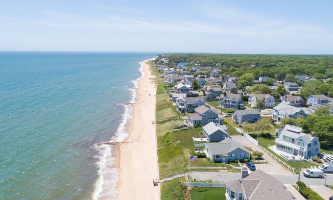 Popponesset Cottage | Discover Popponesset Cottage: Steps from Private Beach