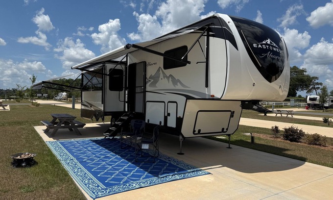 Bay Lake House | Cozy Retreat at Poppop's Rambler with Spa & Hot Tub