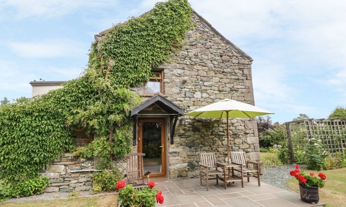 Penrith Cottage | Cozy Poppy Cottage: Family-Friendly Retreat with Garden