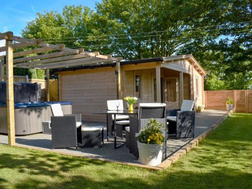 Minster House | Pet-Friendly Poppy Lodge: Guest Rated 9.5 with Hot Tub!