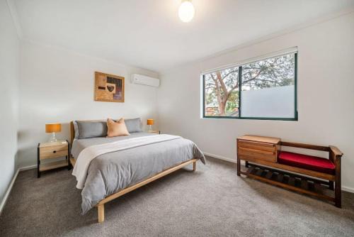 Mile End House | Discover Poppy on the Lane - Family-Friendly with WiFi