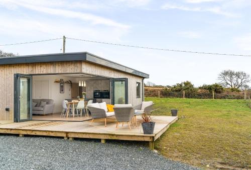 Tresowes House | Discover Pet-Friendly Comfort at Poppyfields Hotel