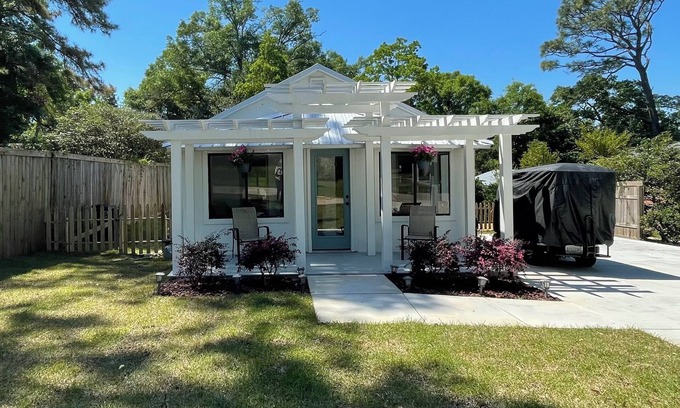 Fairhope Cottage | Discover Pop’s Country House by the Bay: Steps to Pier & Downtown