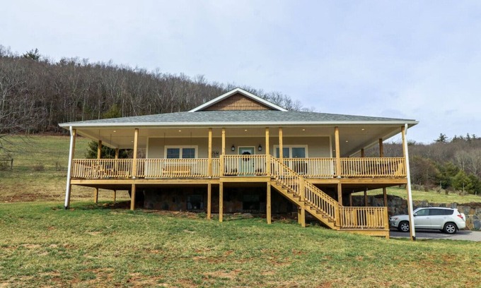 Burks Fork House | Memorable Stays at Porch n' Pasture Farm by Buffalo Mountain