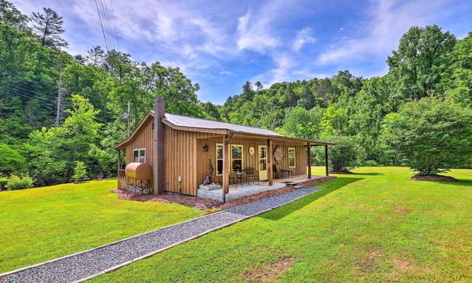 Marshall Cabin | Scenic Cabin Retreat with On-Site Creek Access and Spa